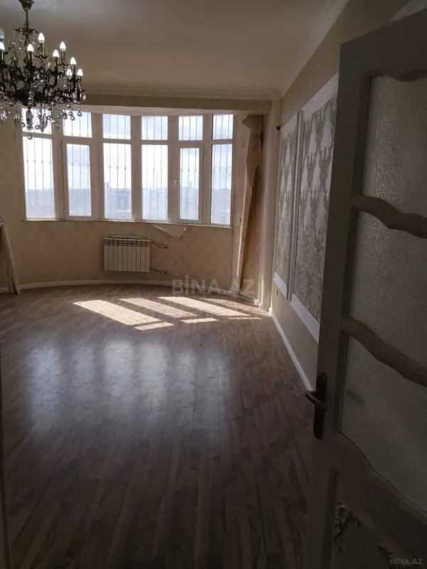Satılır 4 otaqlı mənzil 165 m²
