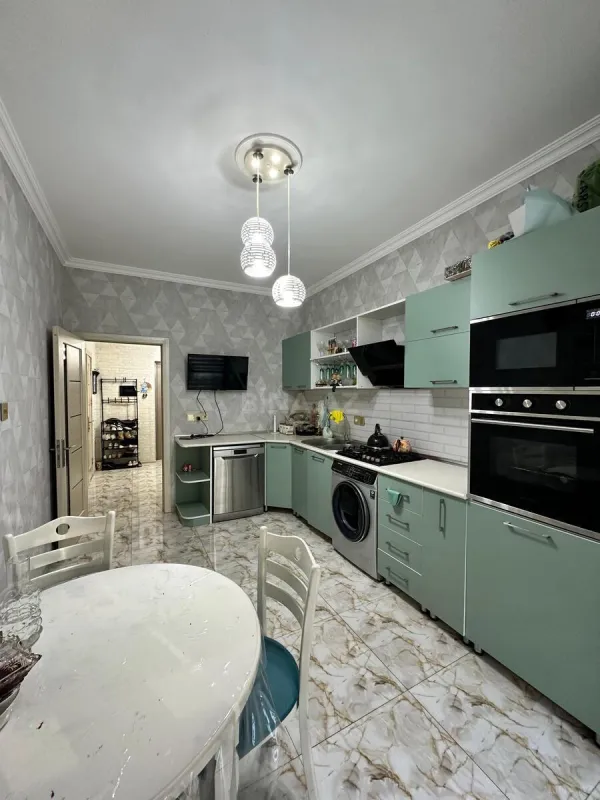 Satılır 2 otaqlı mənzil 82 m²