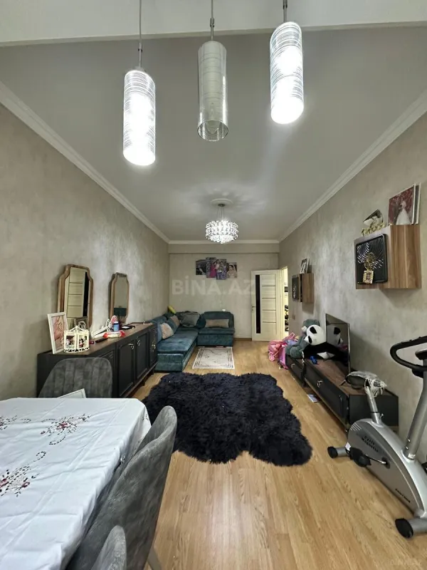 Satılır 2 otaqlı mənzil 82 m²