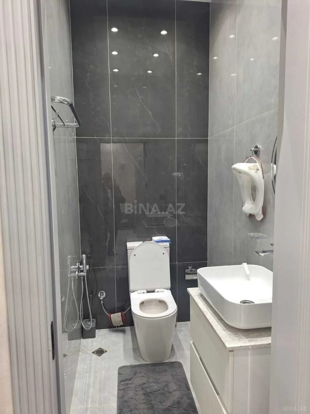 Satılır 3 otaqlı mənzil 107 m²