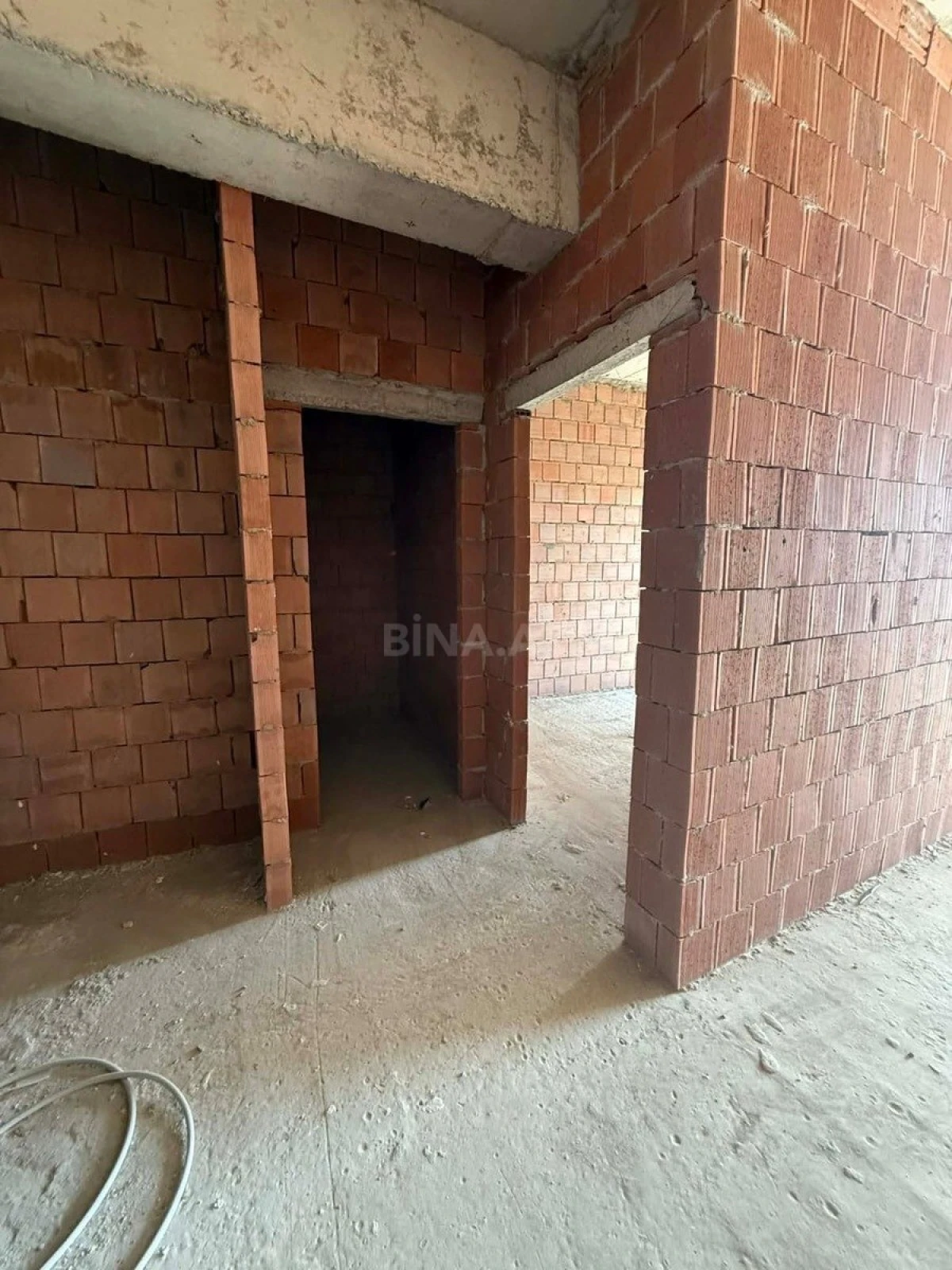 Satılır 2 otaqlı mənzil 70 m²