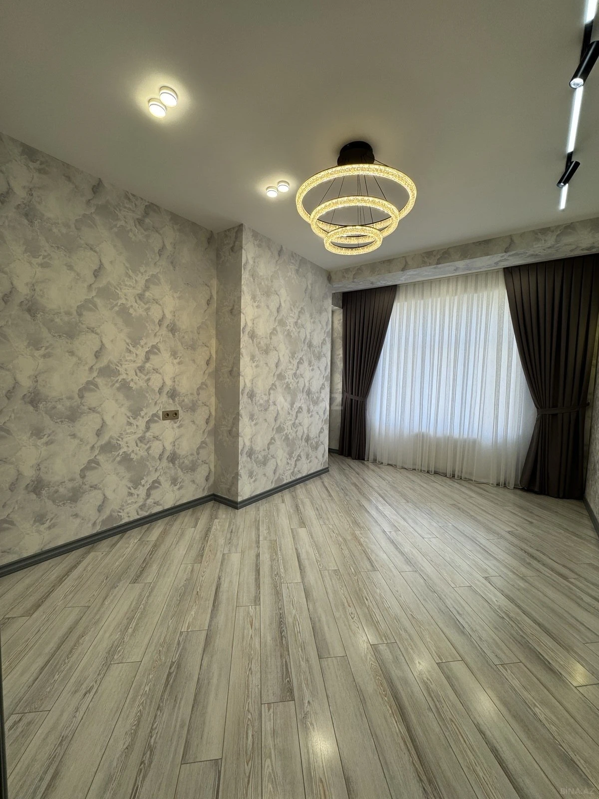 Satılır 3 otaqlı mənzil 96 m²