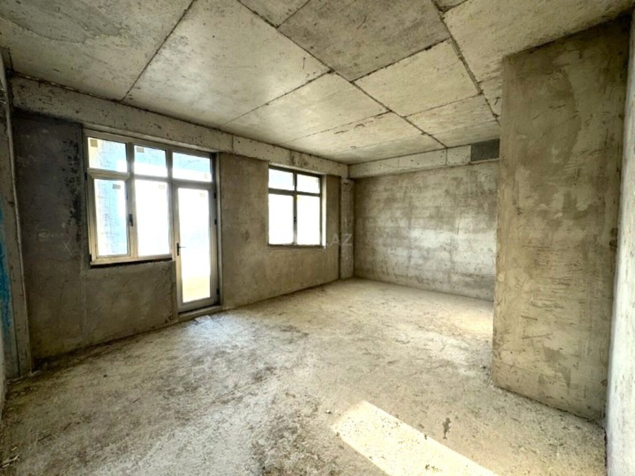 Satılır 3 otaqlı mənzil 135 m²