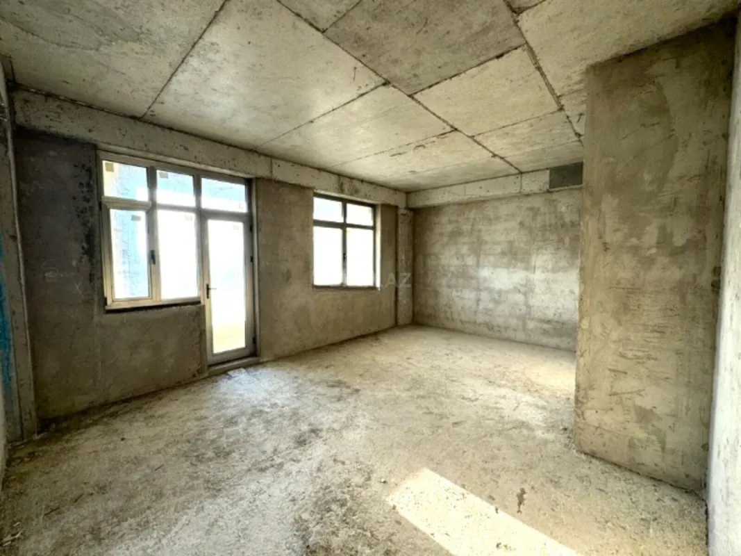 Satılır 3 otaqlı mənzil 135 m²