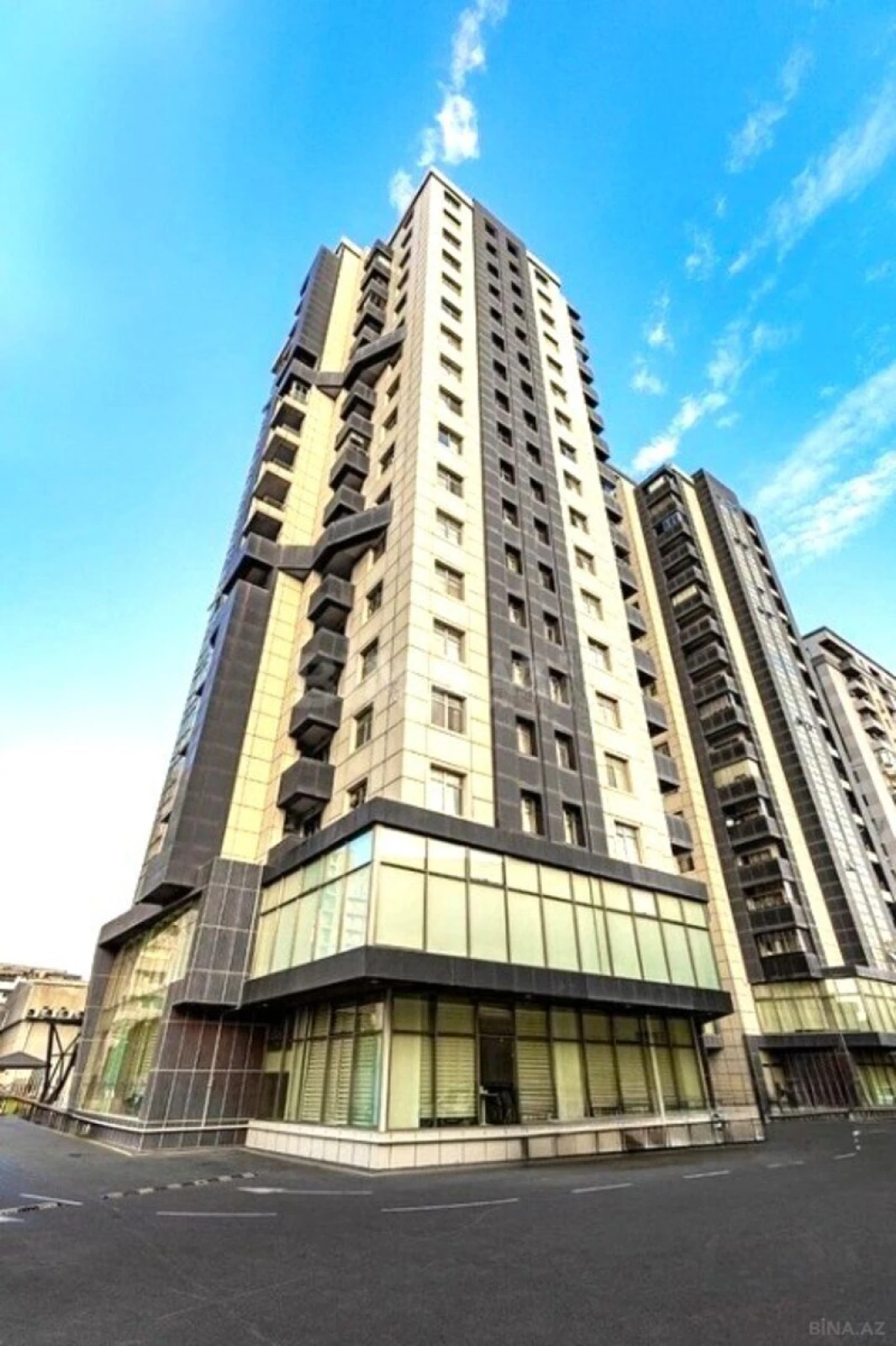Satılır 3 otaqlı mənzil 135 m²