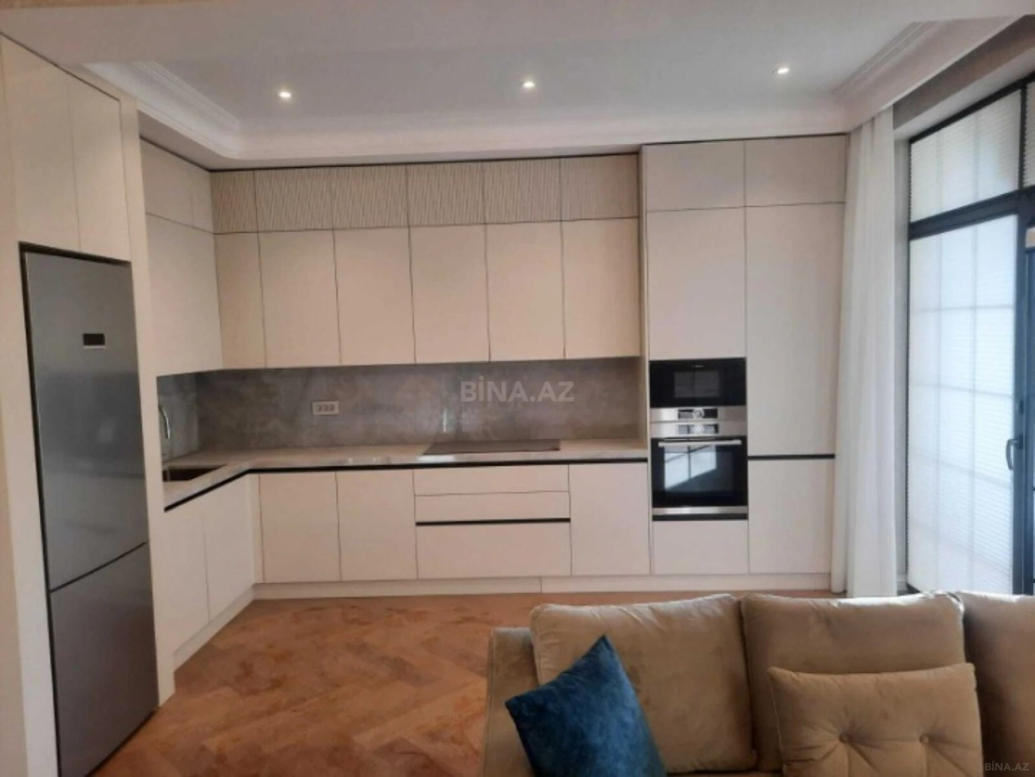 Kirayə verilir 2 otaqlı mənzil 86 m²