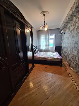 Kirayə verilir 2 otaqlı mənzil 90 m²