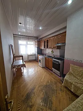 Kirayə verilir 2 otaqlı mənzil 90 m²