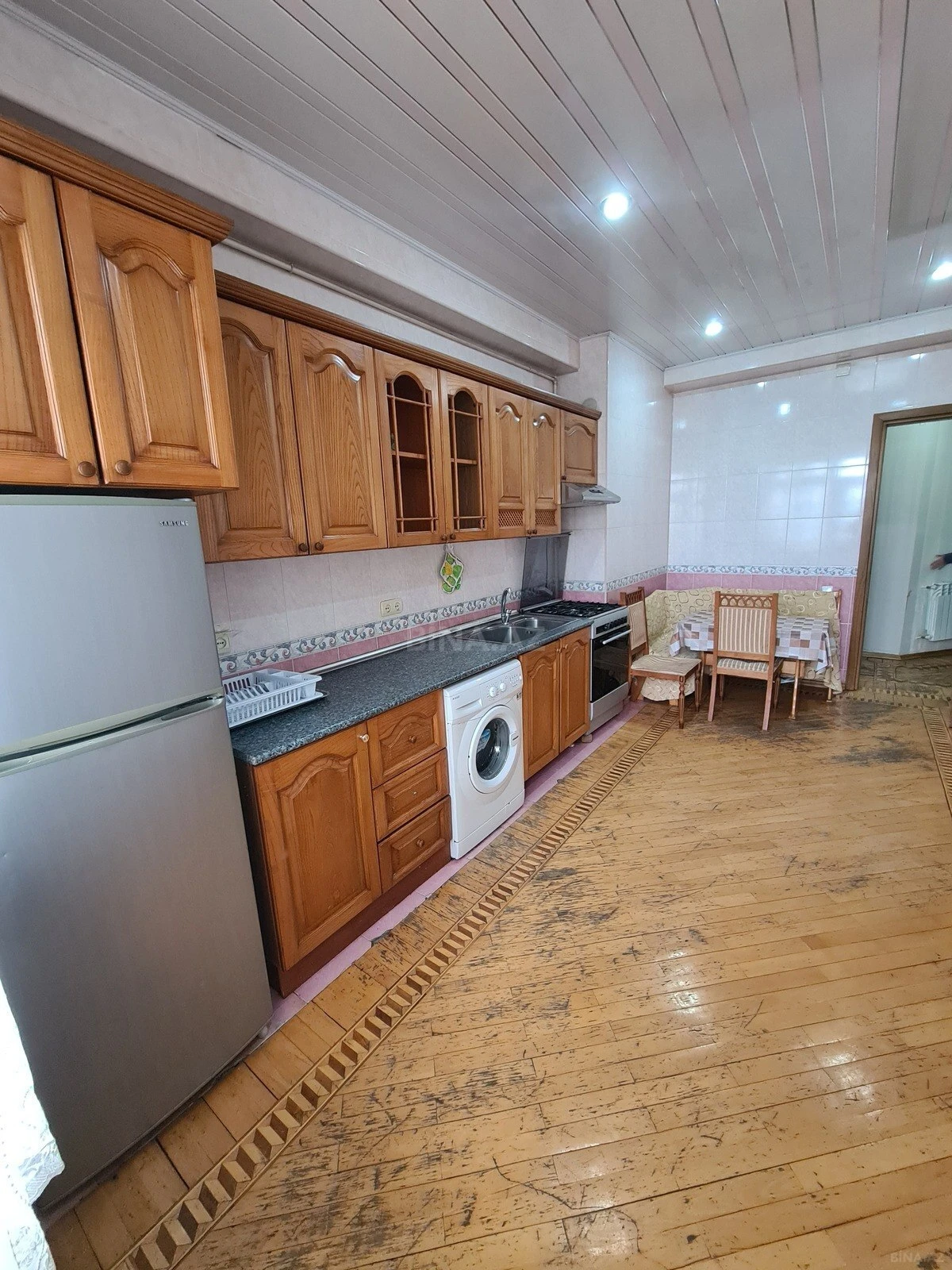 Kirayə verilir 2 otaqlı mənzil 90 m²