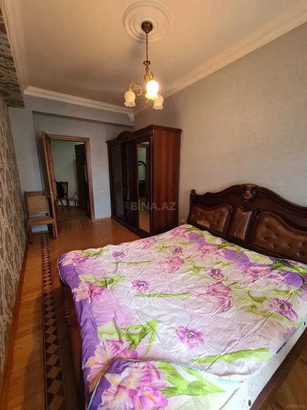Kirayə verilir 2 otaqlı mənzil 90 m²