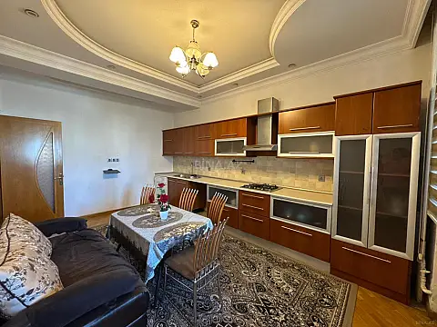 Satılır 3 otaqlı mənzil 112 m²