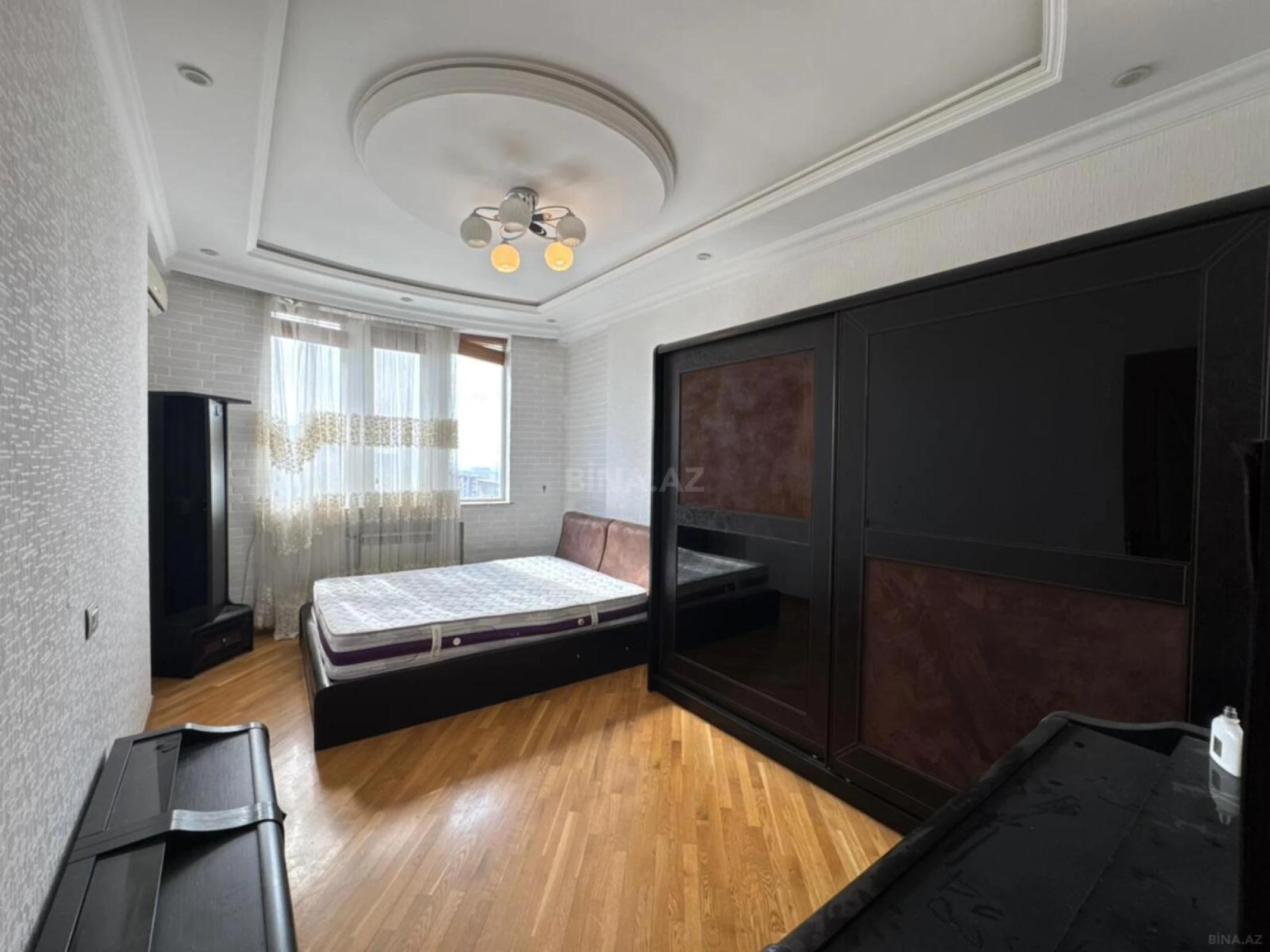 Satılır 3 otaqlı mənzil 112 m²