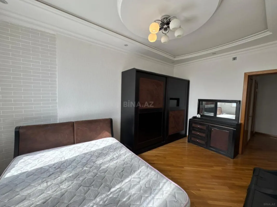 Satılır 3 otaqlı mənzil 112 m²