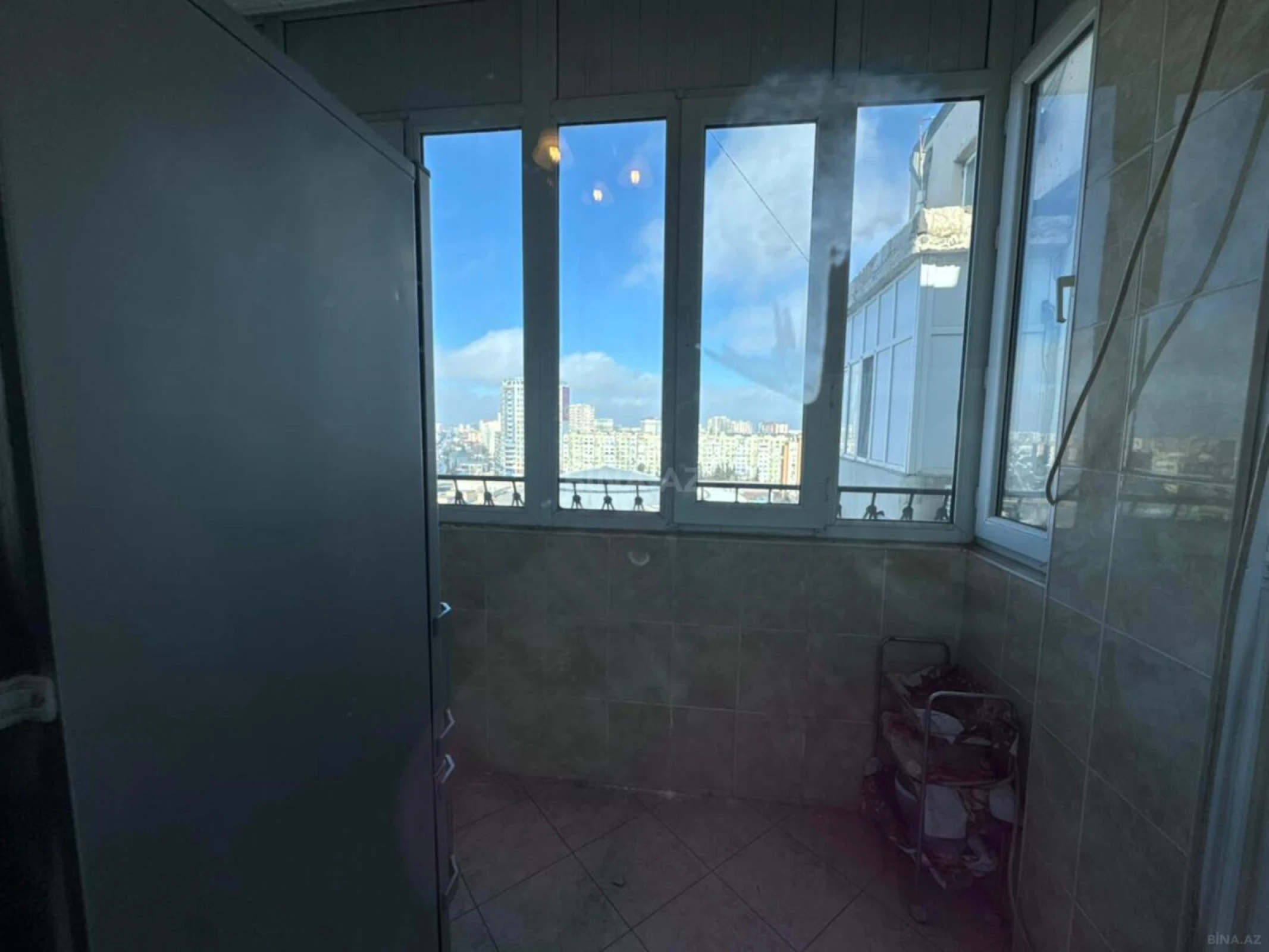 Satılır 3 otaqlı mənzil 112 m²