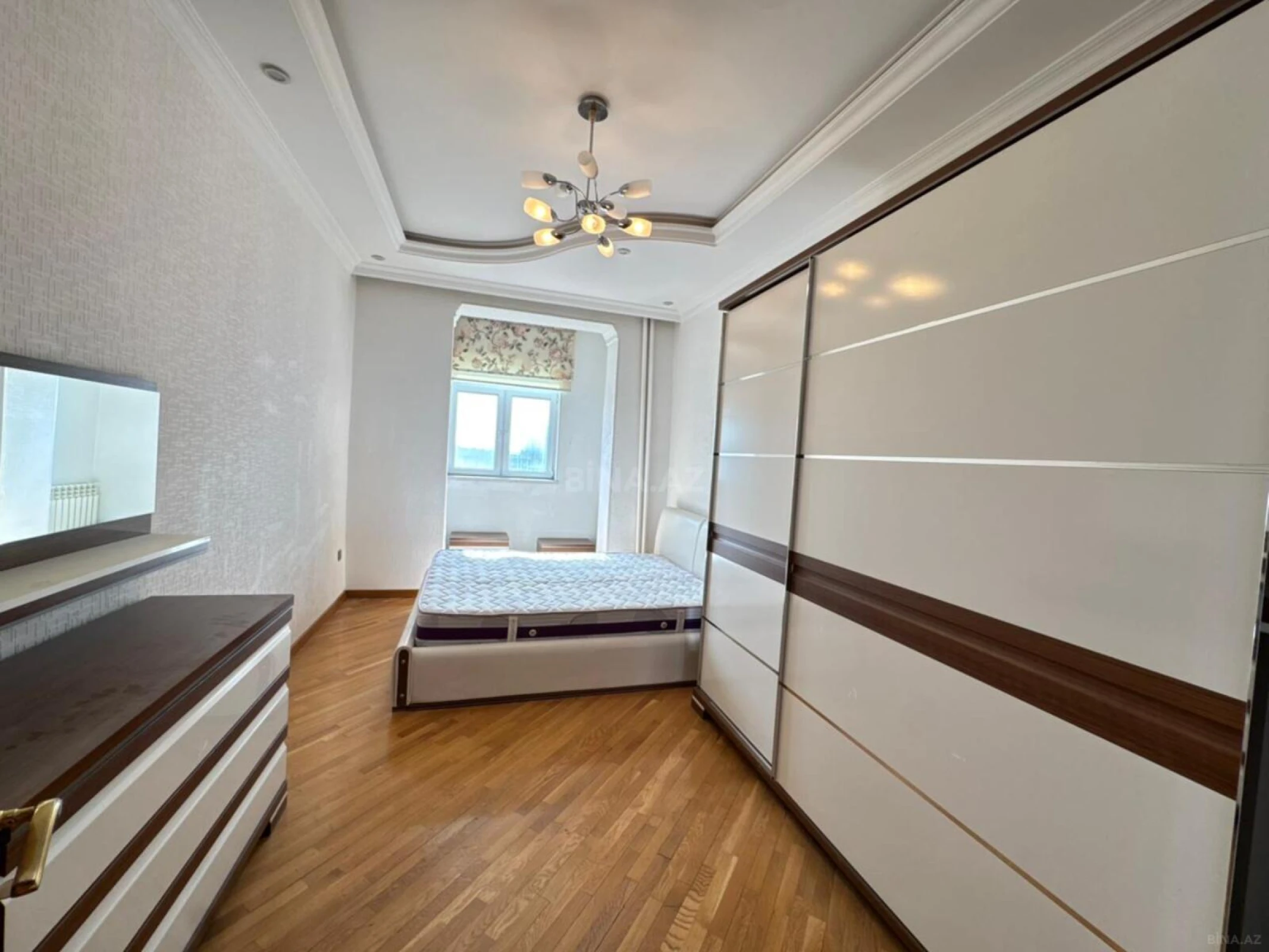 Satılır 3 otaqlı mənzil 112 m²