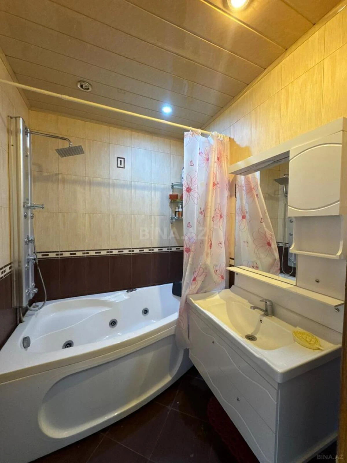 Satılır 3 otaqlı mənzil 112 m²