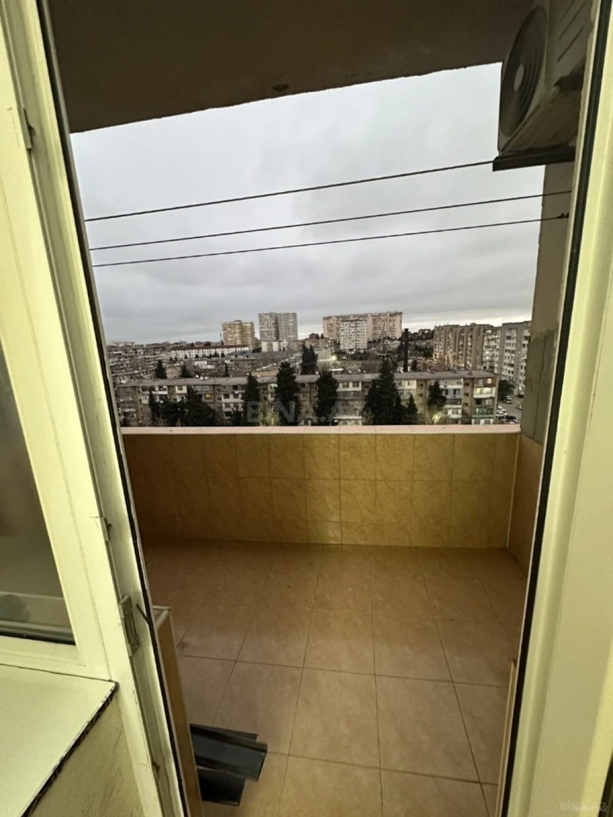 Satılır 3 otaqlı mənzil 122 m²