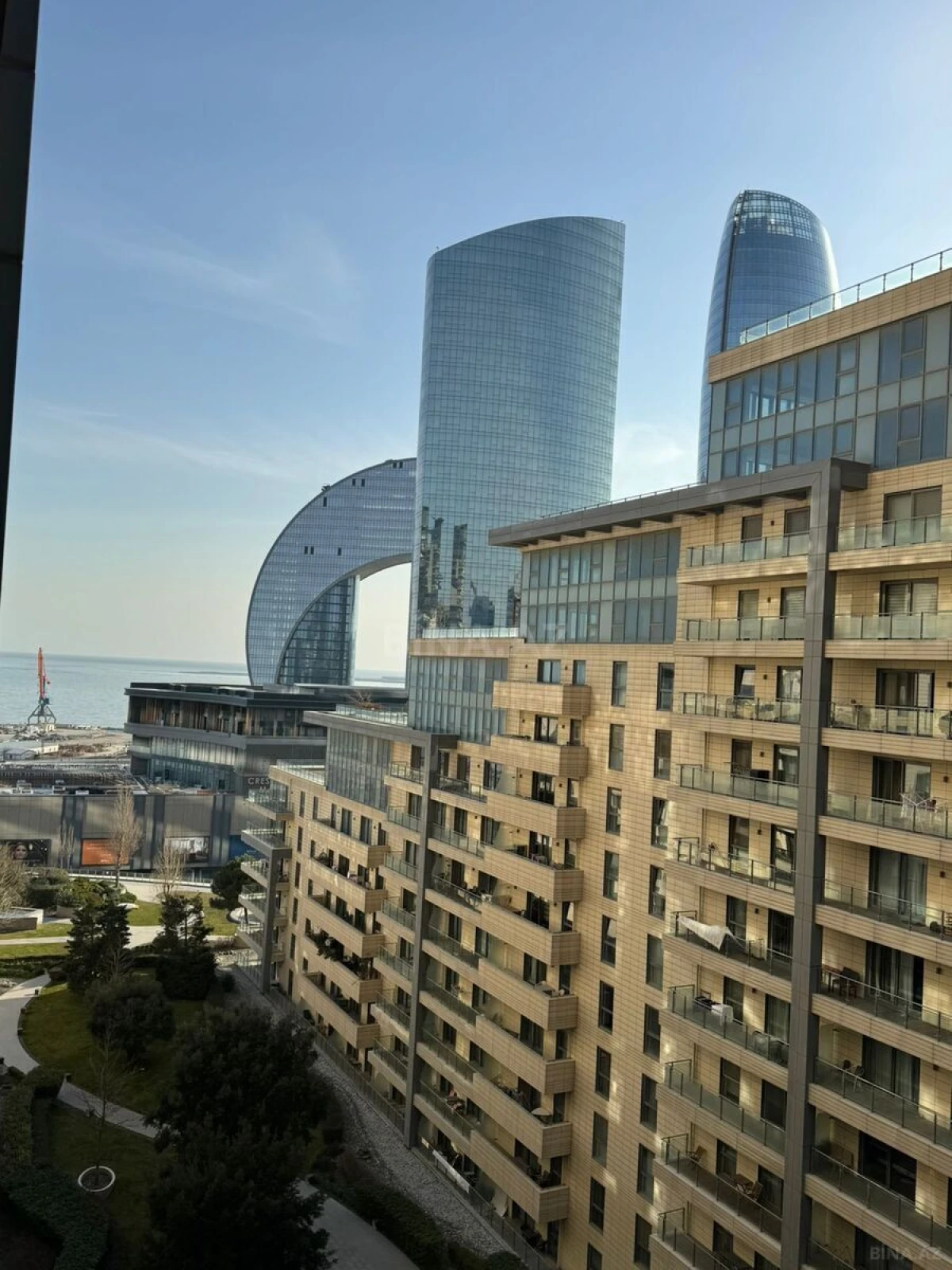 Kirayə verilir 3 otaqlı mənzil 150 m²