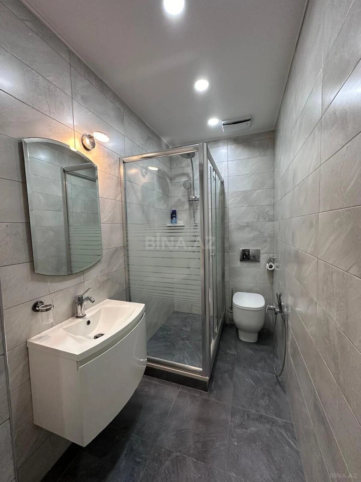 Kirayə verilir 3 otaqlı mənzil 150 m²