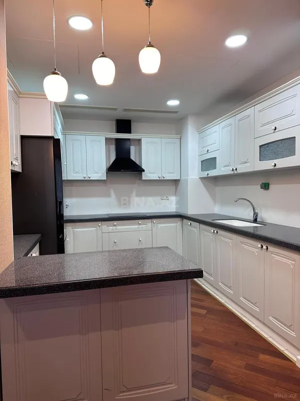 Kirayə verilir 3 otaqlı mənzil 150 m²