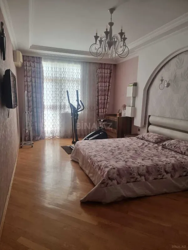 Satılır 4 otaqlı mənzil 179 m²
