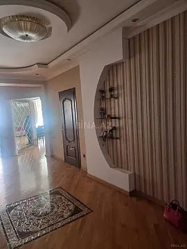 Satılır 4 otaqlı mənzil 179 m²