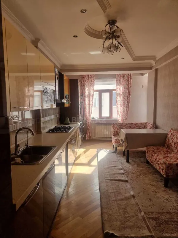 Satılır 4 otaqlı mənzil 179 m²