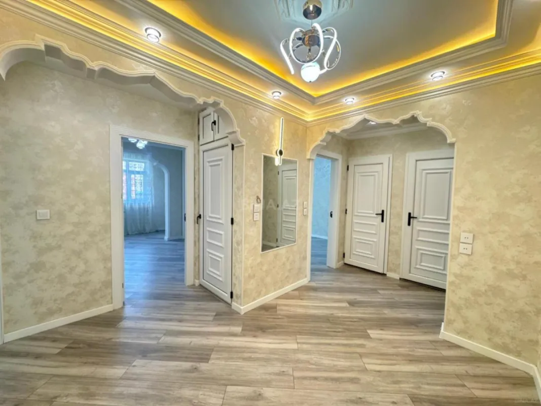 Satılır 4 otaqlı mənzil 110 m²