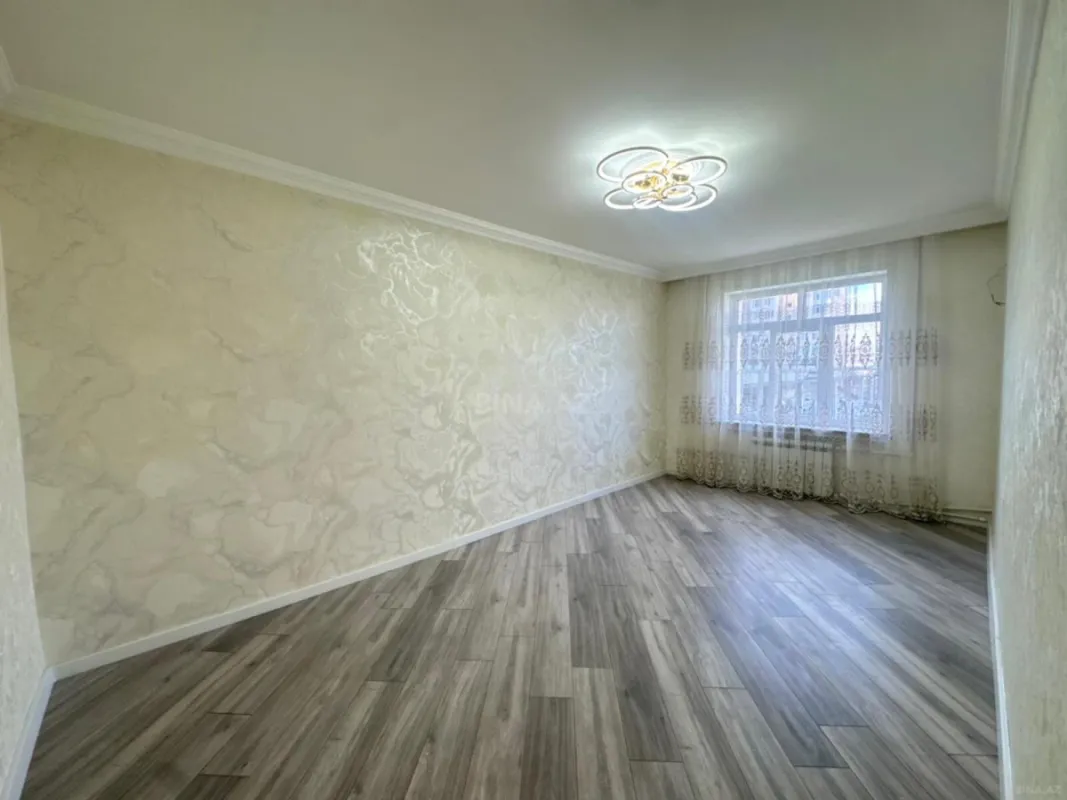 Satılır 4 otaqlı mənzil 110 m²