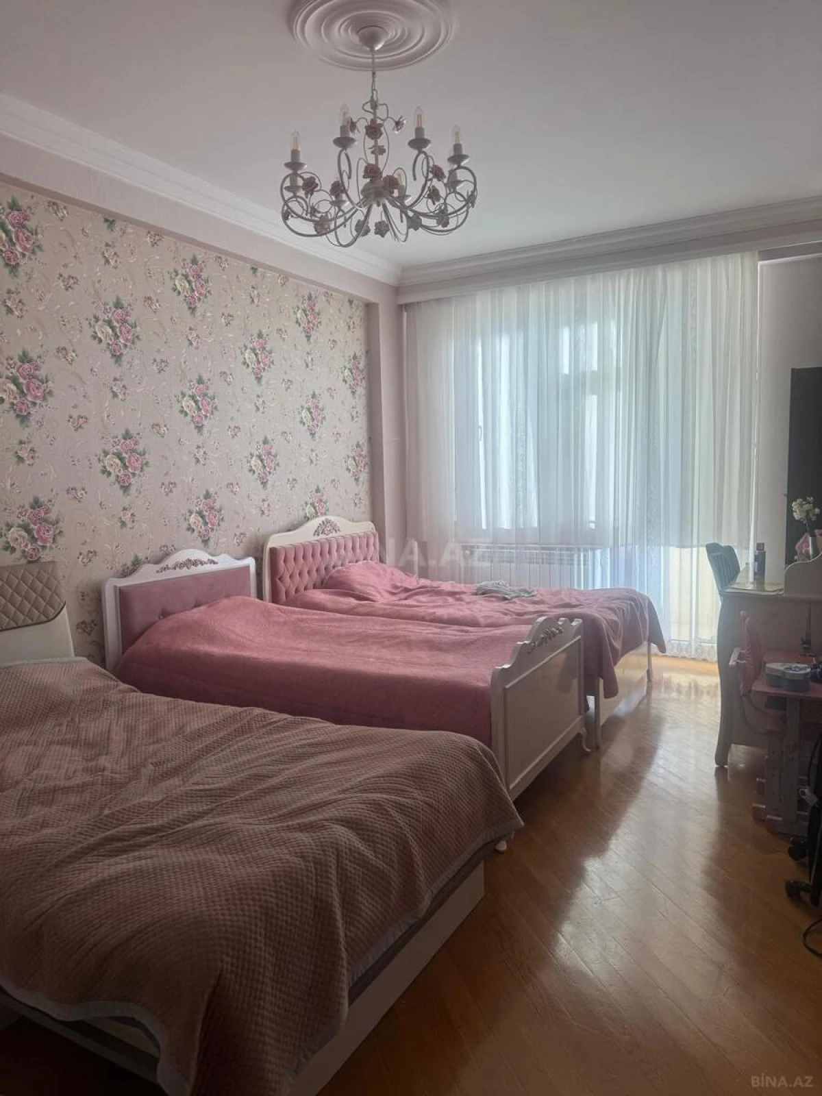 Satılır 3 otaqlı mənzil 137 m²