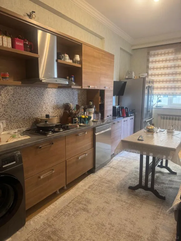 Satılır 3 otaqlı mənzil 137 m²