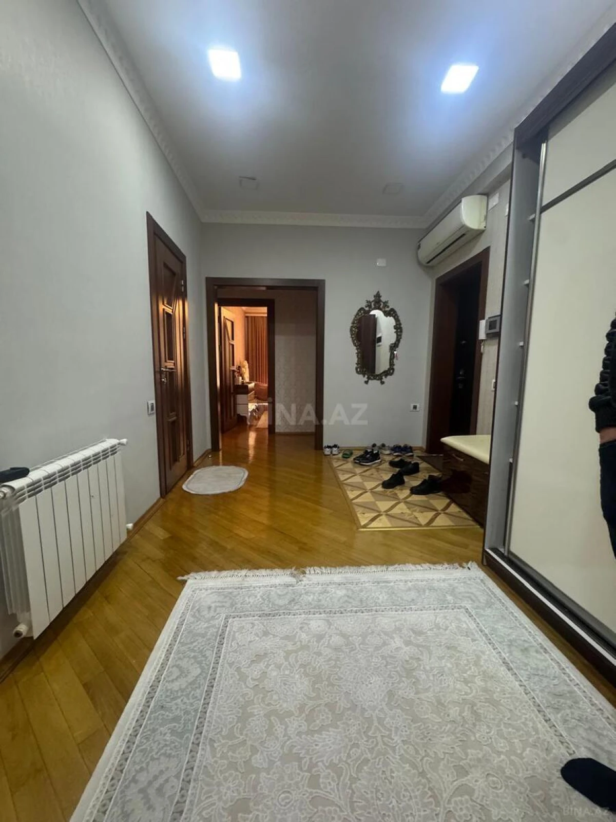 Satılır 3 otaqlı mənzil 137 m²