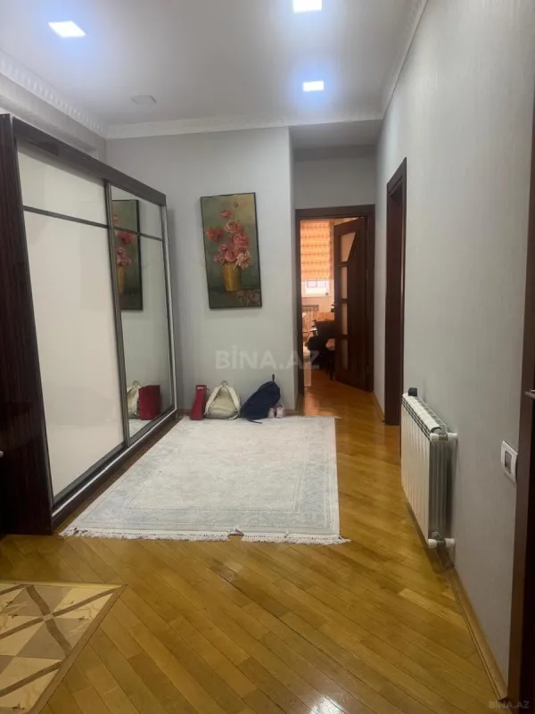 Satılır 3 otaqlı mənzil 137 m²