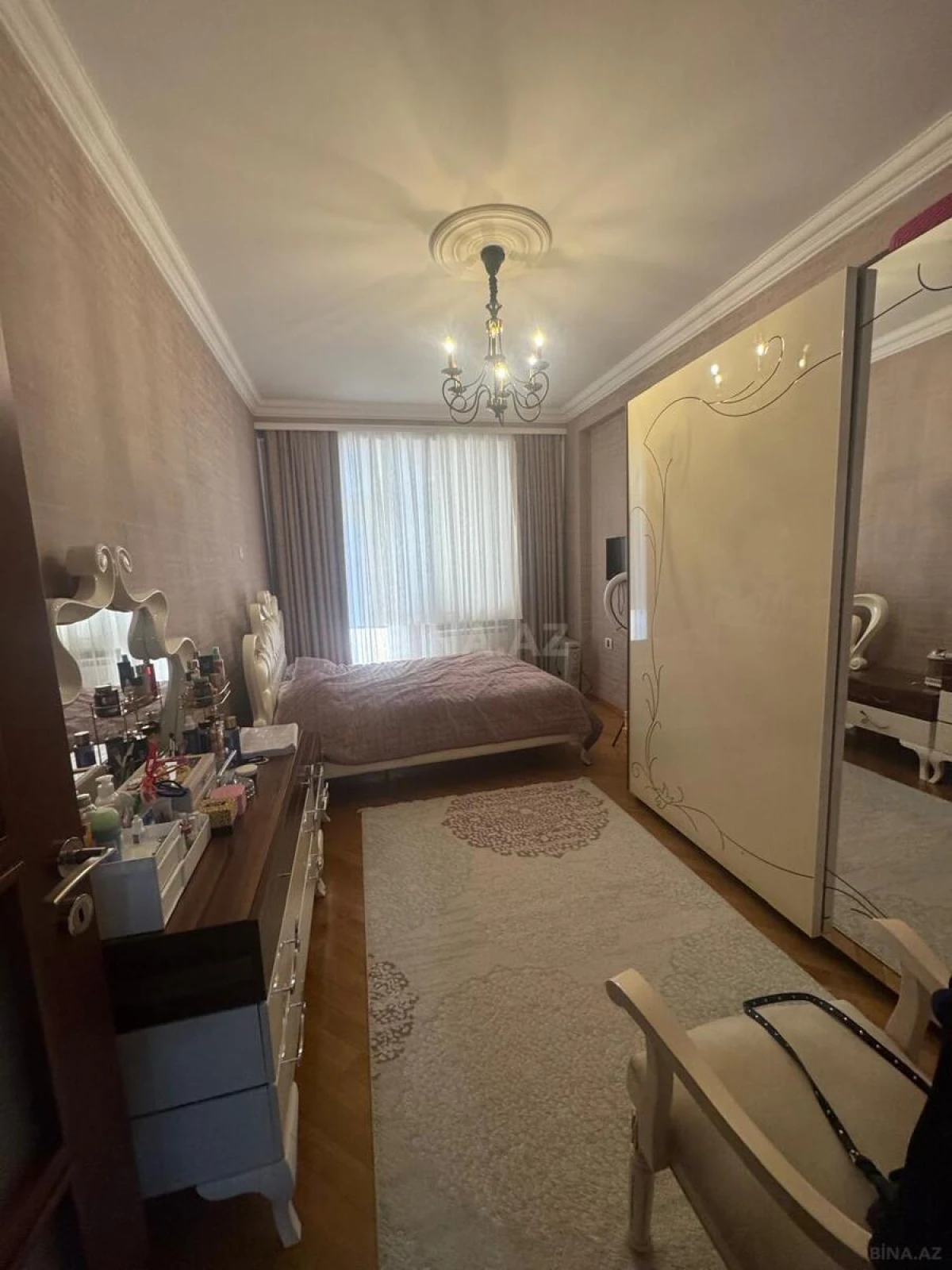 Satılır 3 otaqlı mənzil 137 m²