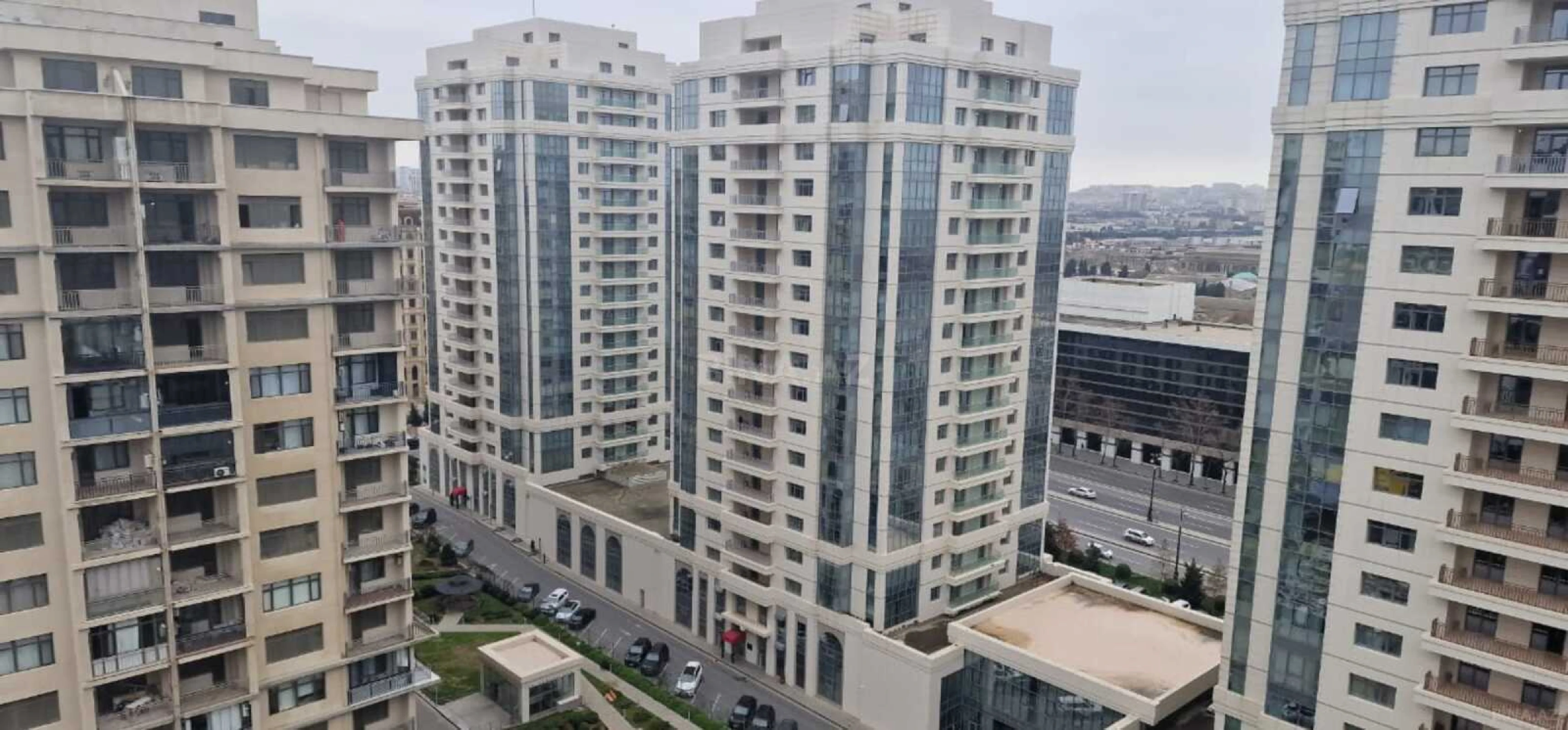 Satılır 3 otaqlı mənzil 146.4 m²