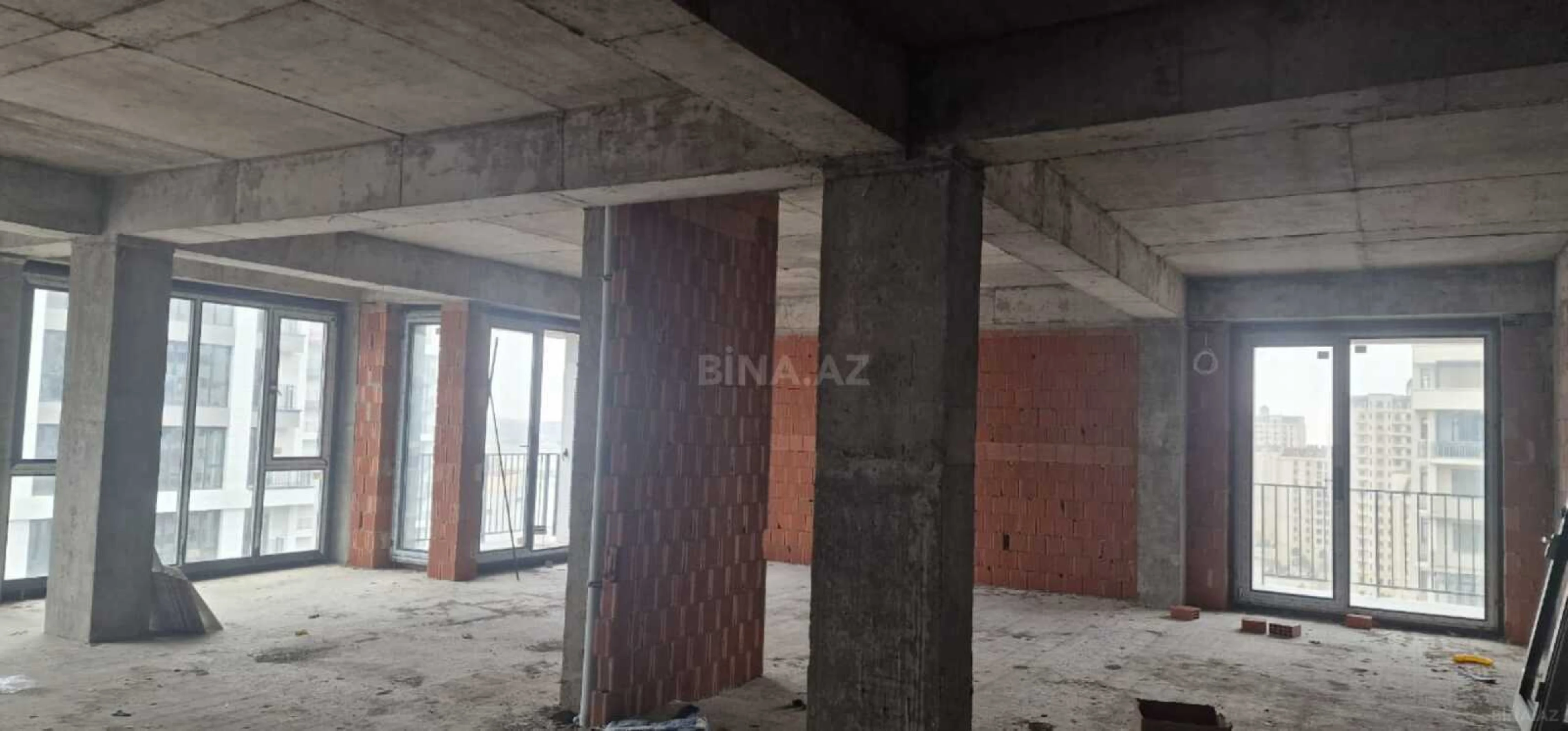 Satılır 3 otaqlı mənzil 146.4 m²