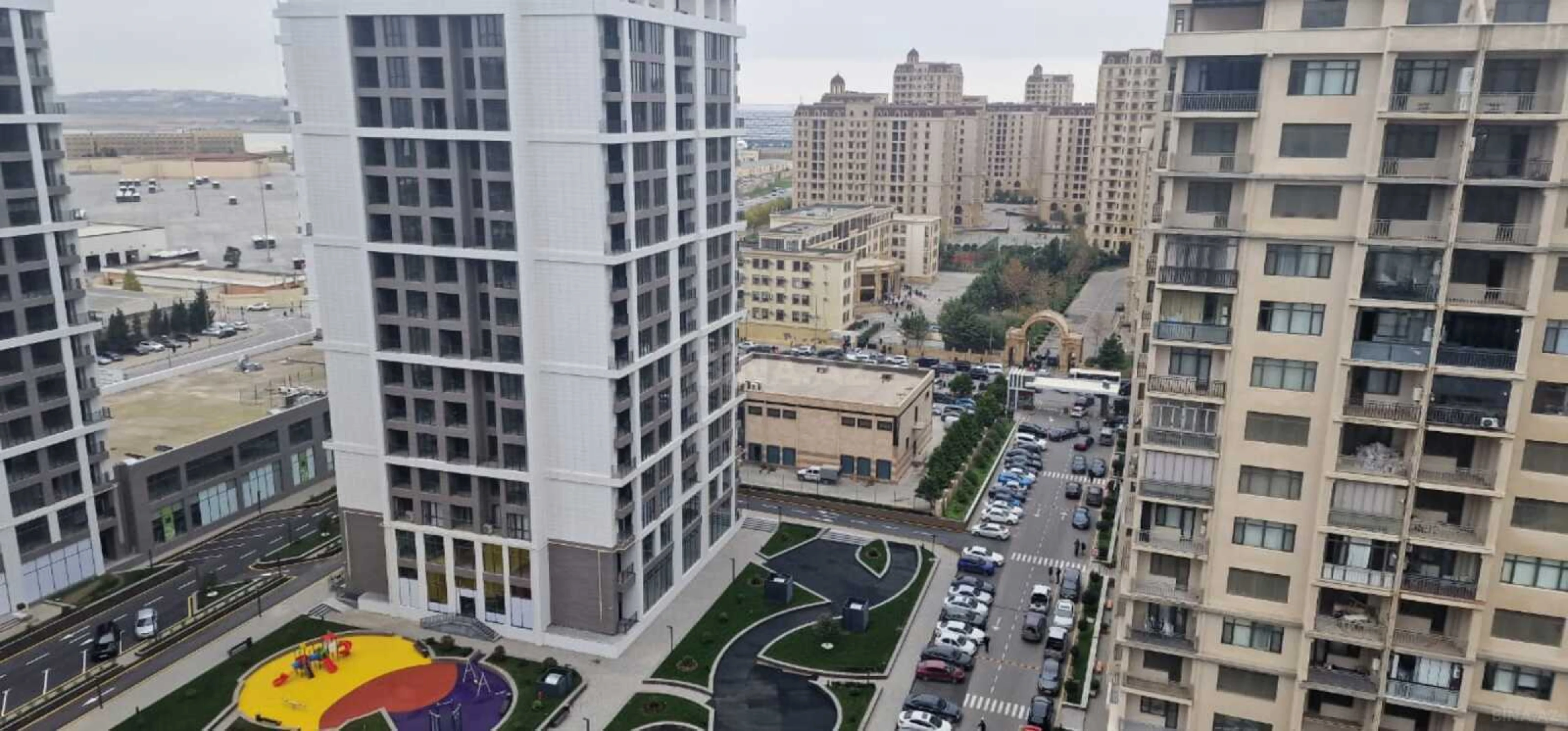 Satılır 3 otaqlı mənzil 146.4 m²