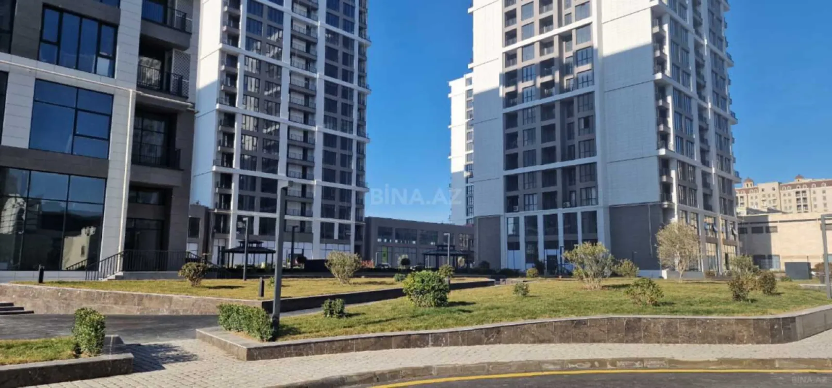 Satılır 3 otaqlı mənzil 146.4 m²