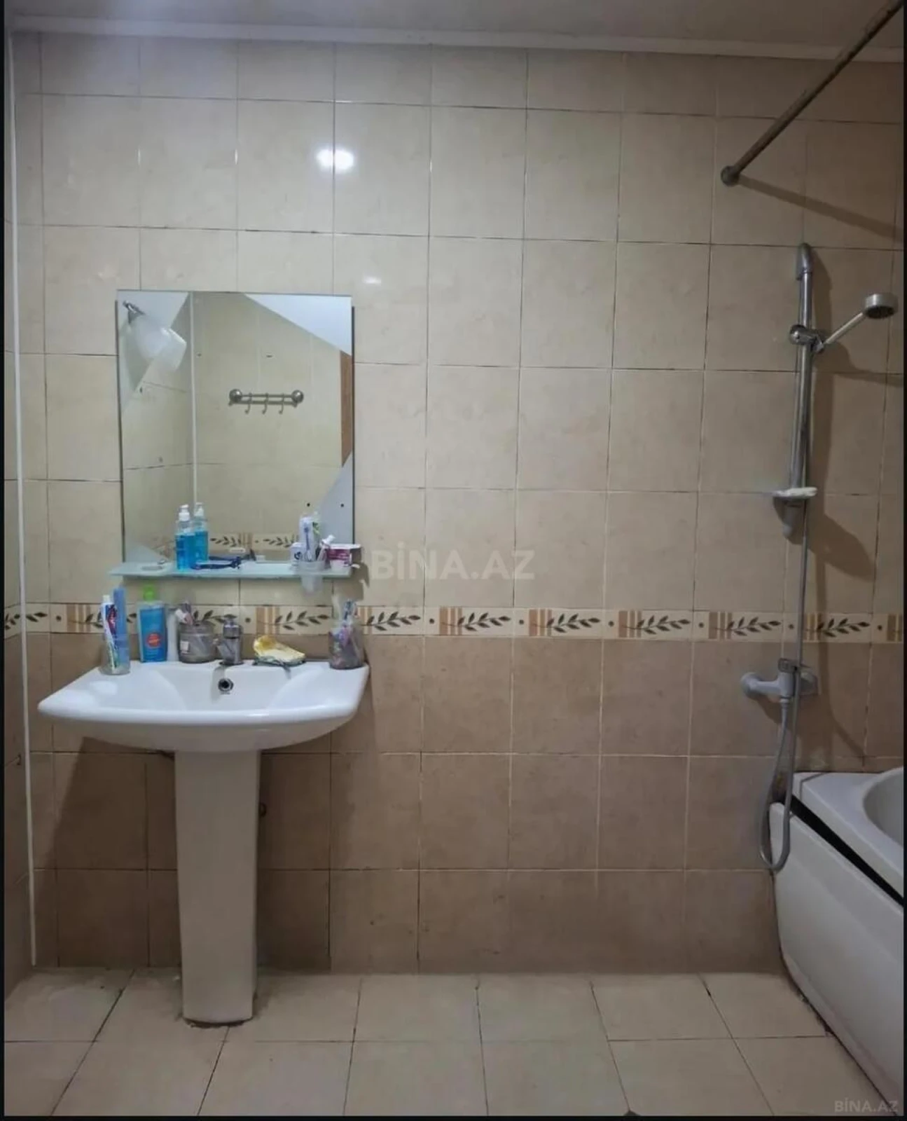 Kirayə verilir 2 otaqlı mənzil 80 m²