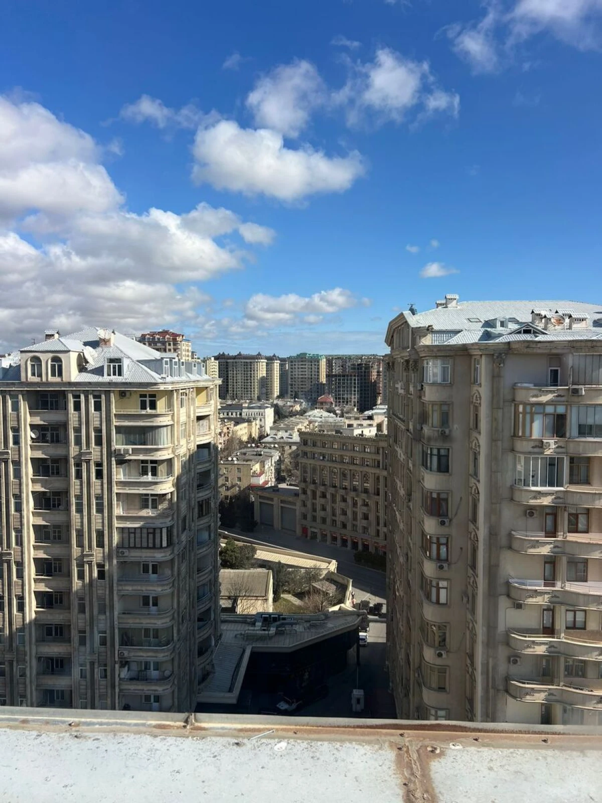 Satılır 2 otaqlı mənzil 68 m²
