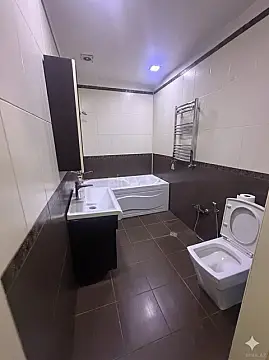 Kirayə verilir 2 otaqlı mənzil 70 m²