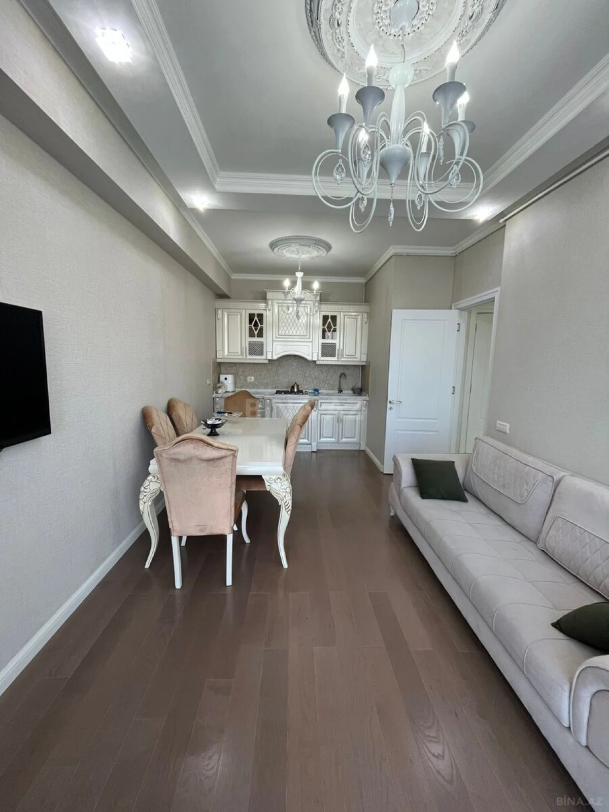 Kirayə verilir 2 otaqlı mənzil 70 m²