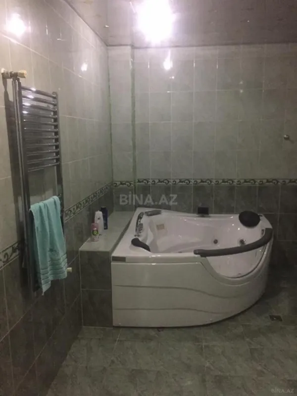 Satılır 7 otaqlı həyət evi 375 m²