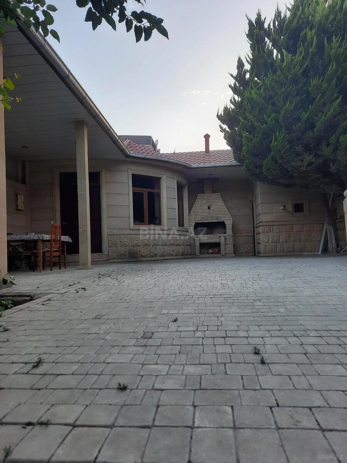 Satılır 7 otaqlı həyət evi 375 m²