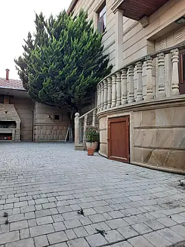 Satılır 7 otaqlı həyət evi 375 m²