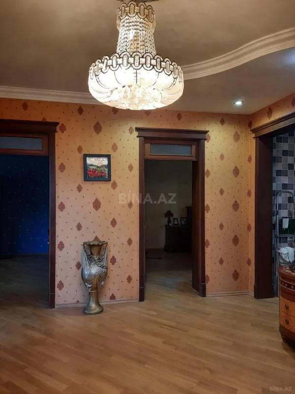 Satılır 7 otaqlı həyət evi 375 m²