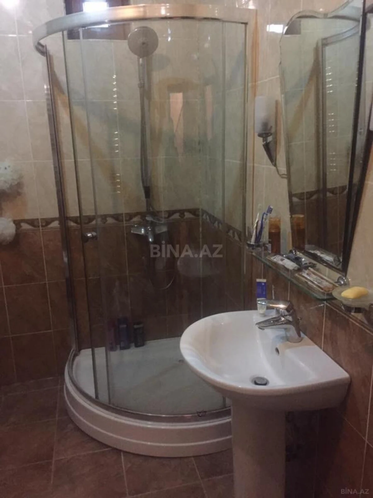 Satılır 7 otaqlı həyət evi 375 m²