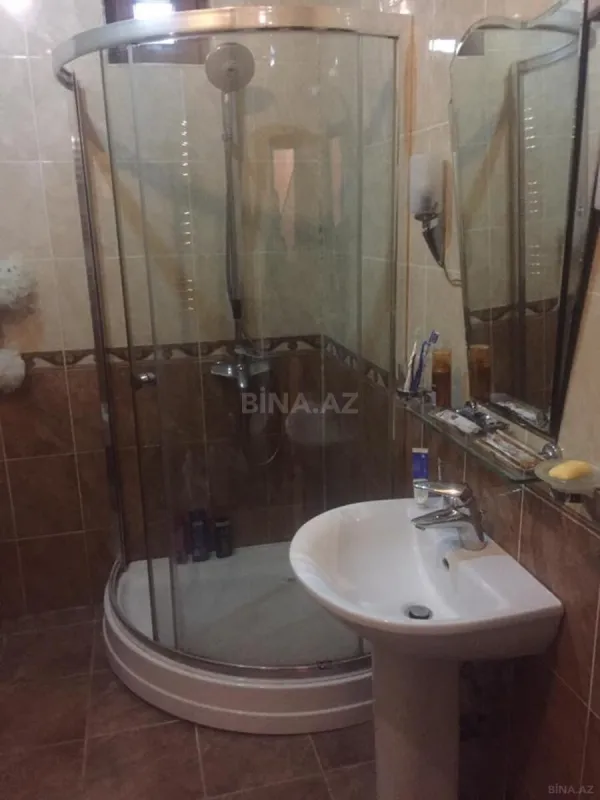 Satılır 7 otaqlı həyət evi 375 m²
