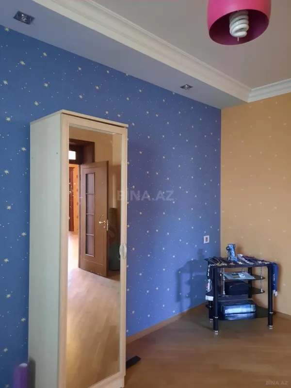 Satılır 7 otaqlı həyət evi 375 m²