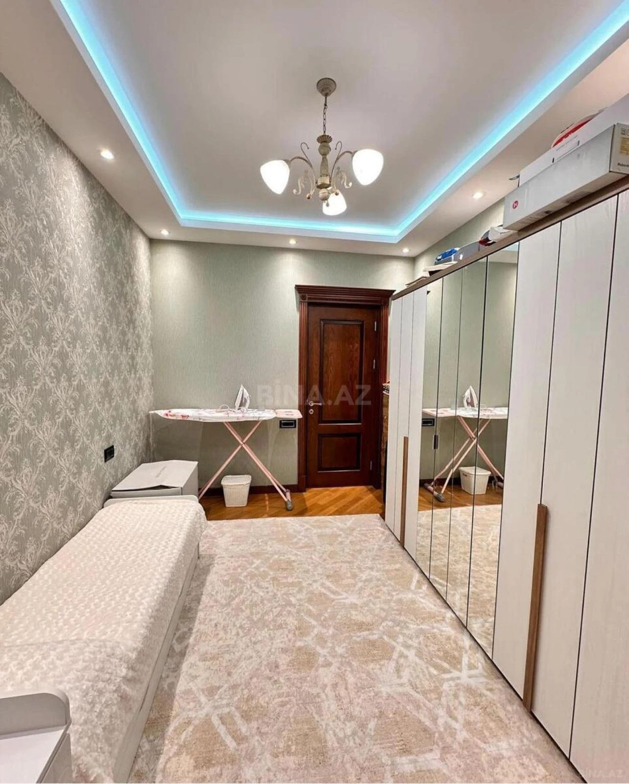 Satılır 3 otaqlı mənzil 125 m²